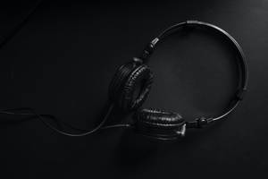 Headphones Against Black Pc Wallpaper