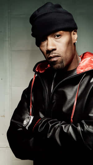Hip Hop_ Artist_in_ Black_and_ Red Wallpaper
