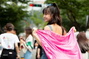 Hirai Momo Holding Pink Banner Wallpaper