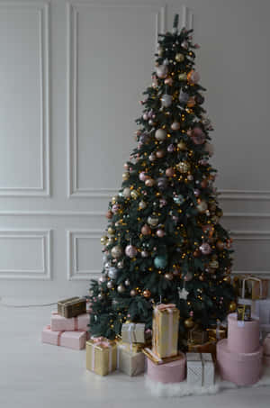 Holiday Joy With This Aesthetic Christmas Tree Wallpaper