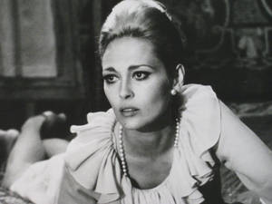 Hollywood Actress Faye Dunaway 1968 A Place For Lovers Wallpaper