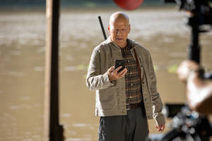 Hollywood Star Bruce Willis Rocks An Action Movie Look Wallpaper