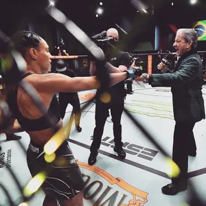 Host Introducing Taila Santos Wallpaper