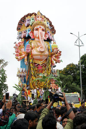Huge Statue Of Ganesh Mobile Wallpaper