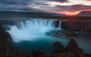 Iceland Grand Waterfalls Wallpaper