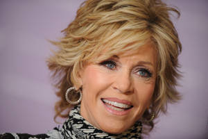Iconic American Actress Jane Fonda With Short Layered Hairstyle Wallpaper