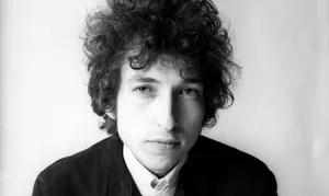 Iconic Black And White Portrait Of Renowned Musician Bob Dylan Wallpaper