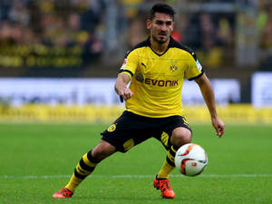 Ilkay Gundogan Chasing A Ball Wallpaper