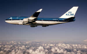 Image A Boeing 747 Soars Into The Sky Wallpaper