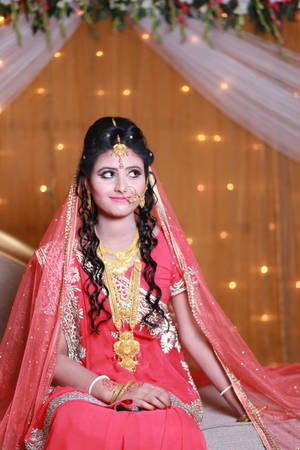 Indian Wedding Pink Sari Gold Necklace Wallpaper