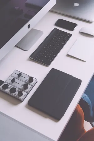 Innovative Technology - Ipad On Display Wallpaper