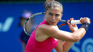 Intense Focus: Sara Errani With Racket Over Shoulder In Ready Stance Wallpaper