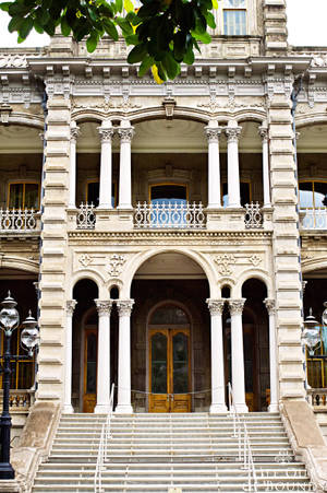 Iolani Palace Entrance Phone Wallpaper