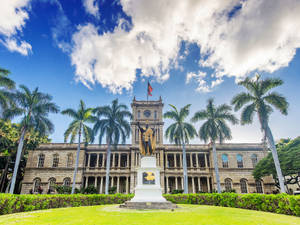 Iolani Palace King Kamehameha Statue Wallpaper