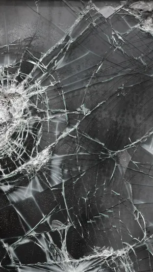 Iphone Cracked Smashed Screen Prank Wallpaper