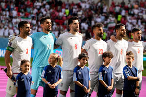 Iran National Football Team With Mascot Children Wallpaper