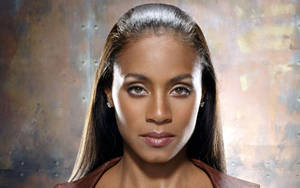 Jada Pinkett Smith Flaunting Her Straight Hair Wallpaper