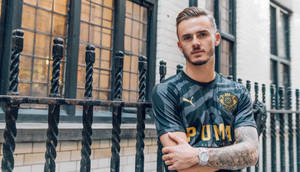 James Maddison Cross Arms Wallpaper