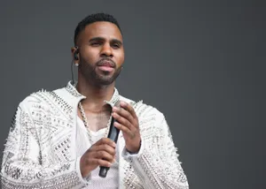 Jason Derulo Embellished Outfit Wallpaper