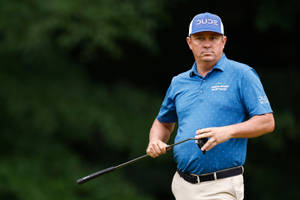 Jason Dufner Fixing His Golf Club Wallpaper