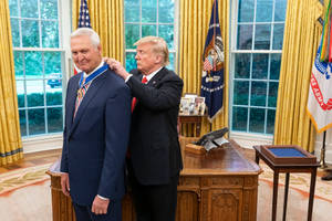 Jerry West Receives Presidential Medal Of Freedom Wallpaper