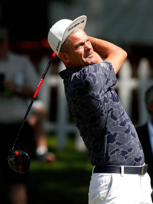 Jesper Parnevik Swinging Golf Club Wallpaper