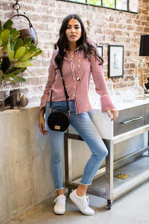 Jessica Gomes Casual Fashion Photoshoot Wallpaper