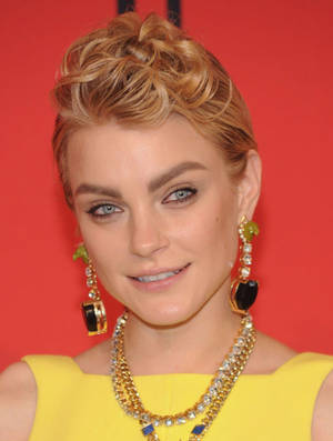 Jessica Stam In Yellow Wallpaper