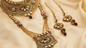 Jewelry Set Of Necklace & Earrings Wallpaper