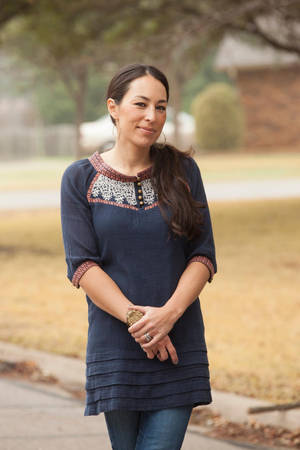 Joanna Gaines Enjoying A Day At The Park Wallpaper