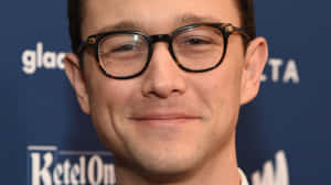 Joseph Gordon-levitt Charmingly Pensive In 1600x899 Wallpaper Resolution Wallpaper