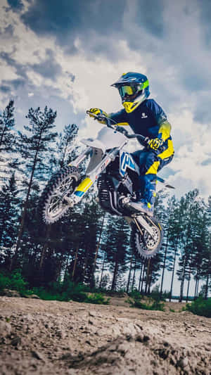 Jump Over The Competition With A Honda Dirt Bike! Wallpaper