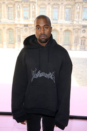 Kanye In Vetements Oversized Hoodie Wallpaper