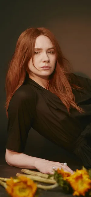 Karen Gillan Poses For A Portrait At The 2018 Summer Tca Tour. Wallpaper