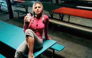 Katherine Heigl Cafeteria Wallpaper