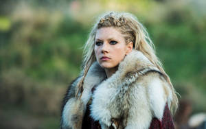 Katherine Winnick As Lagertha From Vikings Wallpaper