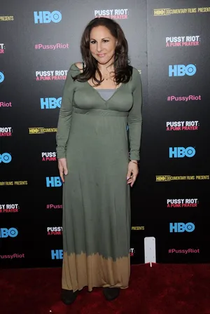 Kathy Najimy In An Old-fashion Long Dress Wallpaper