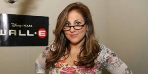 Kathy Najimy Sporting Eyeglasses Wallpaper