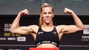 Katlyn Chookagian Hair In A Ponytail Wallpaper