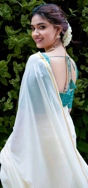Keerthi Suresh Elegantly Dressed In A White Sari Wallpaper