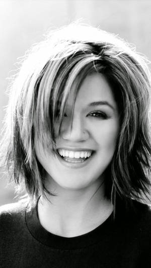 Kelly Clarkson Precious Smile Wallpaper