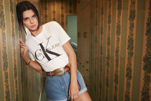 Kendall Jenner Calvin Klein Jeans Shirt Wallpaper