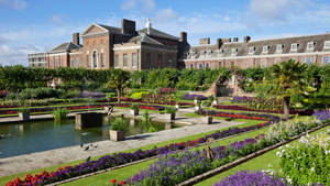 Kensington Palace Overlooking Kensington Gardens Wallpaper