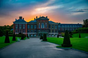 Kensington Palace Photographed During Sunset Wallpaper