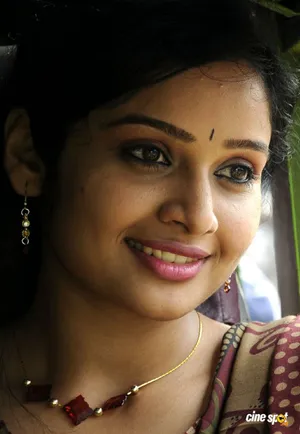 Kirti Shetty Smiling Wallpaper