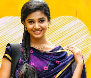 Kirti Shetty With Dupattā Wallpaper