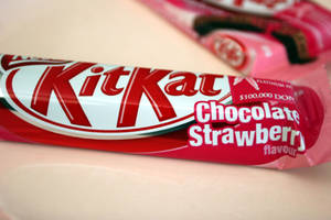 Kit Kat Chocolate Strawberry Wallpaper