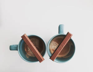 Kit Kat On Hot Chocolates Wallpaper