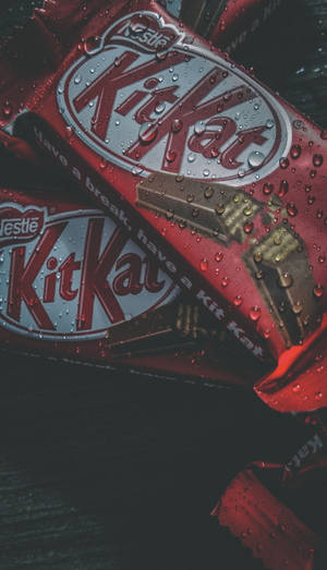 Kit Kat With Water Drops Wallpaper