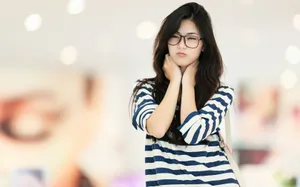 Korean Girl With Glasses Wallpaper